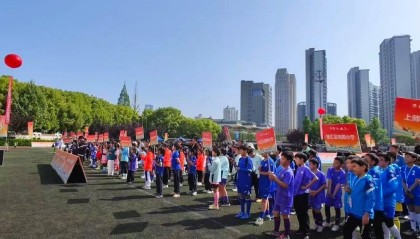 kaiyun-谢晖亲临助威！徐汇青少年足球小将，逐梦正当时